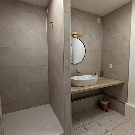 Renove Avec Parking A Proximite De Saint-die-des-vosges - Fr-1-589-675