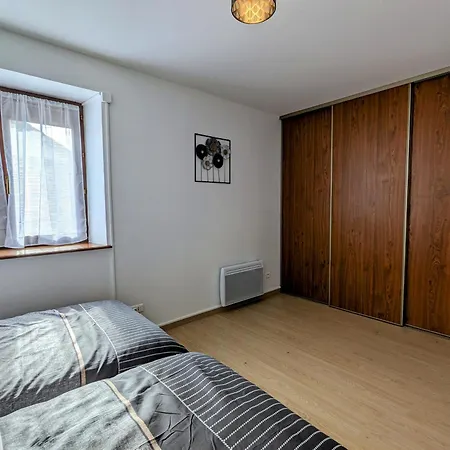 Renove Avec Parking A Proximite De Saint-die-des-vosges - Fr-1-589-675
