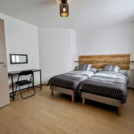 Apartment Renove Avec Parking A Proximite De Saint-die-des-vosges - Fr-1-589-675 *