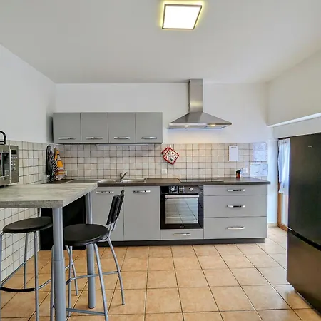 Renove Avec Parking A Proximite De Saint-die-des-vosges - Fr-1-589-675