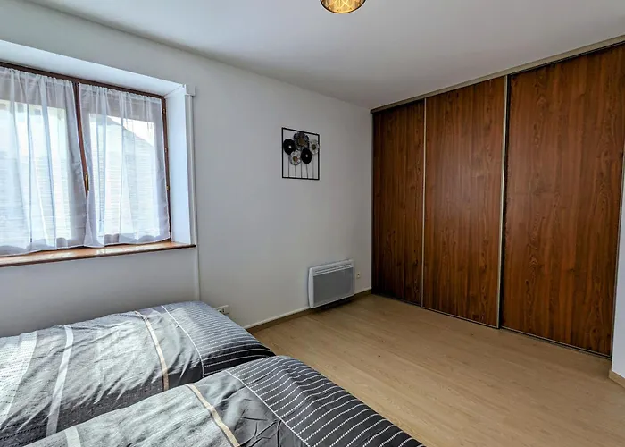 Renove Avec Parking A Proximite De Saint-die-des-vosges - Fr-1-589-675